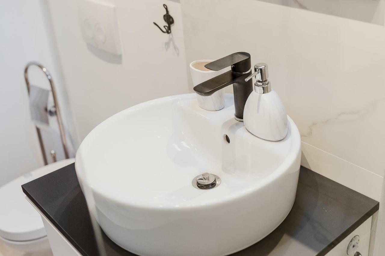 Ultracentral Apartment คลูจ-นาโปกา ภายนอก รูปภาพ